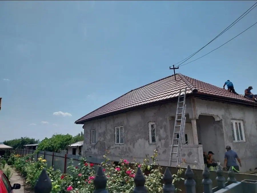 Montaj cu echipă proprie, la casă bătrânească — lucrare Montaj Acoperis Top